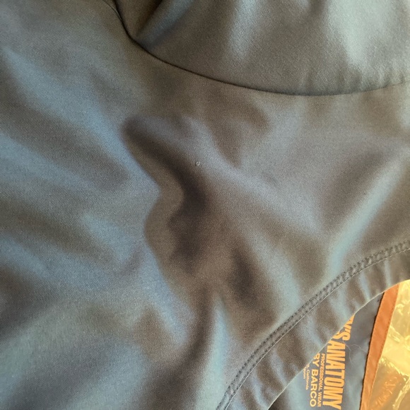 😎2 pair - Grey’s Anatomy by Barco Scrub tops Royal Blue - Picture 12 of 12